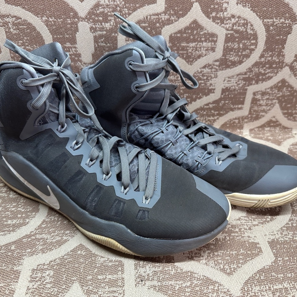 Nike Mens Hyperdunk 2016 Cool Grey / White Wolf High-Top Basketball Shoe